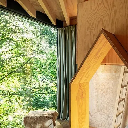 Hutstuf - The Owl & Private Rooftop Holiday home