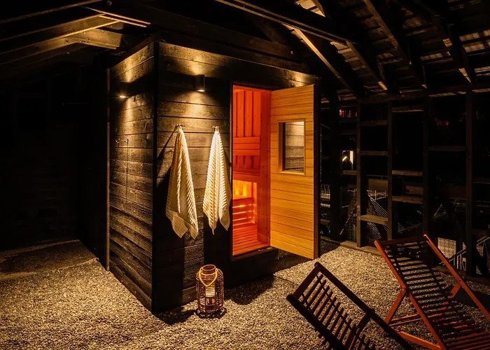 Hutstuf - The Owl & Private Rooftop Feriehus *