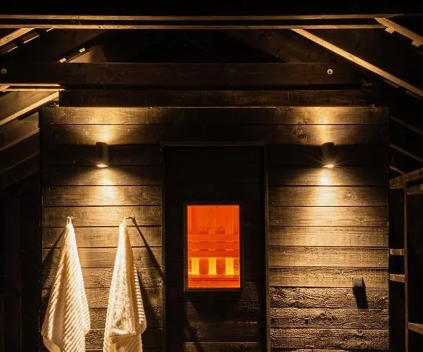 Hutstuf - The Owl & Private Rooftop Feriehus